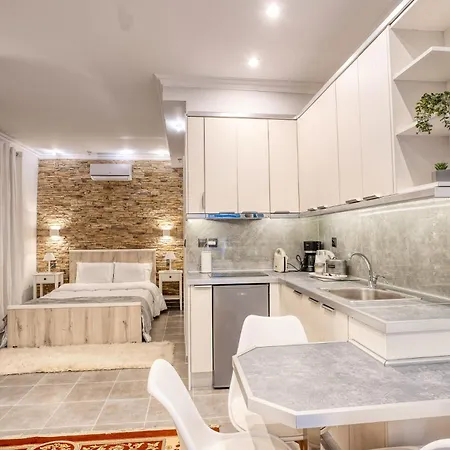 White House * 特里卡拉