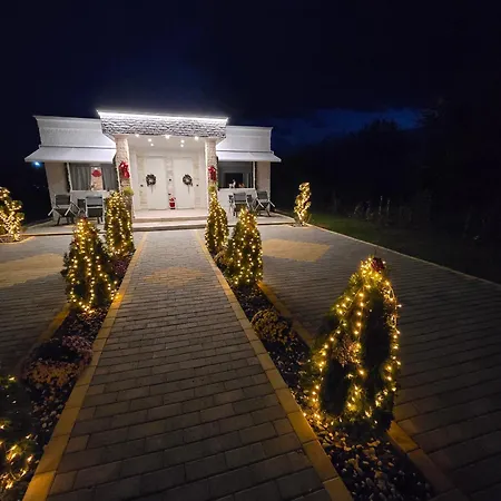 White House טריקלה